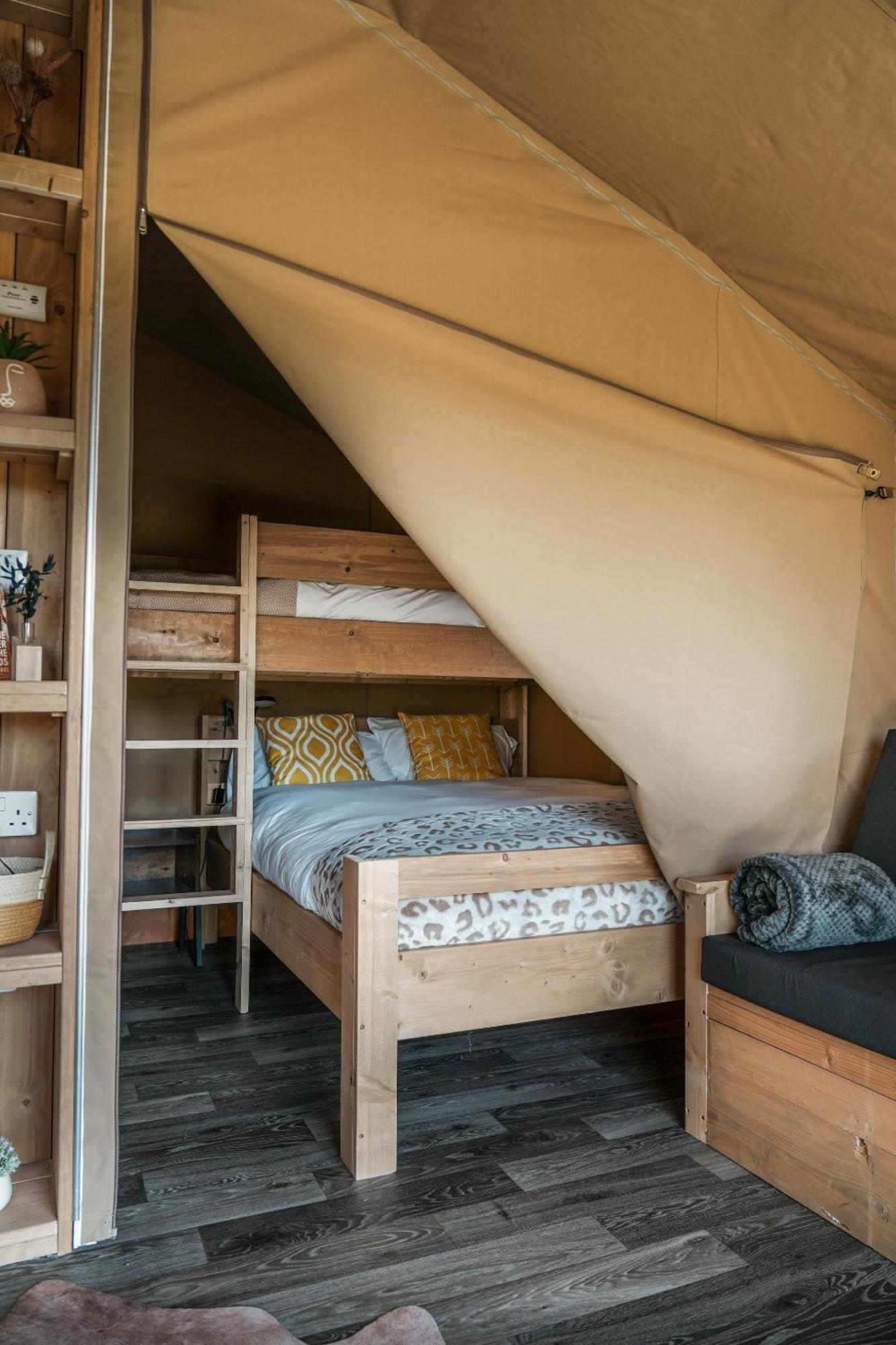 Glamping At Macdonald's Farm *