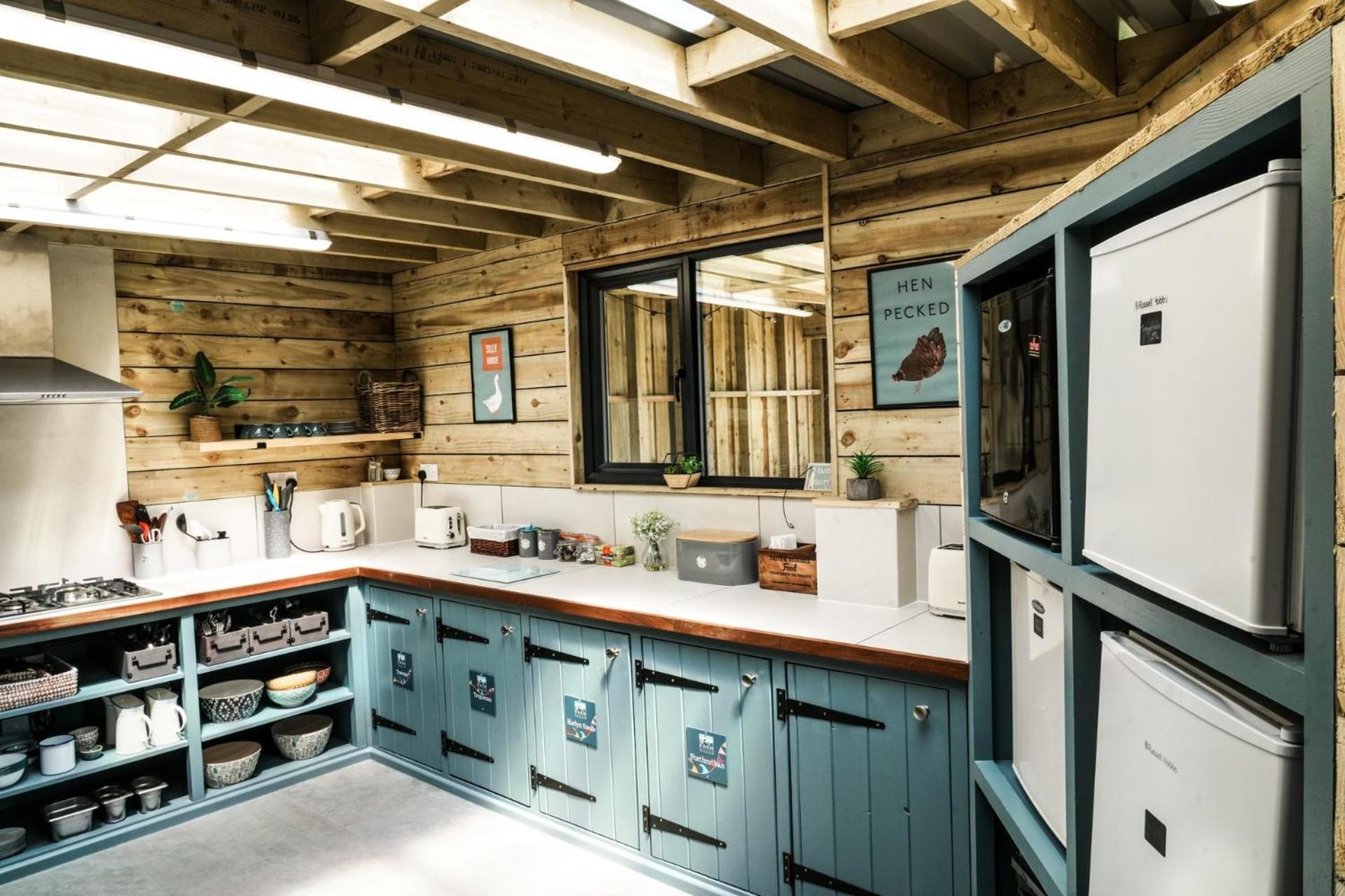 Luxury tent Glamping At Macdonald's Farm *