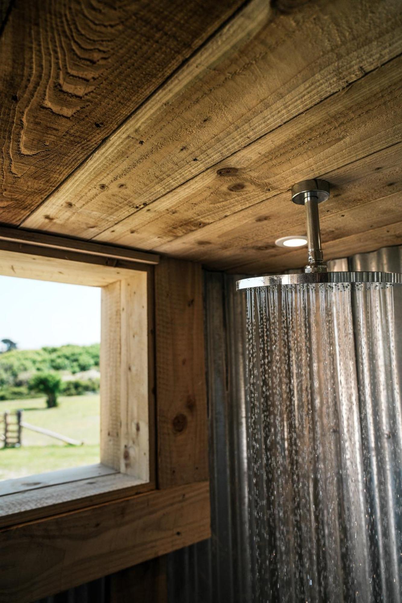 Luxury tent Glamping At Macdonald's Farm *